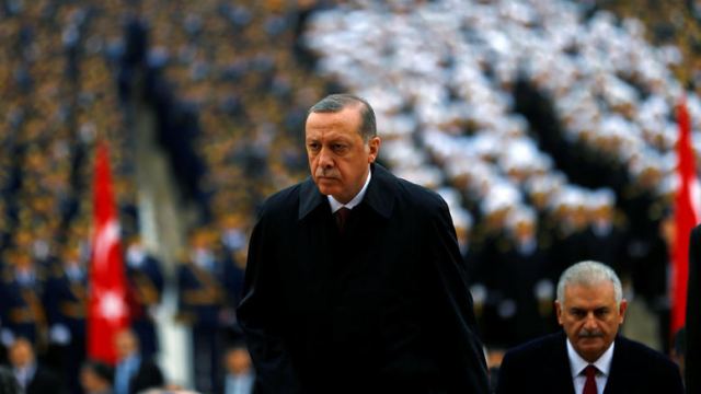 DW: Μπορεί ακόμη και να χάσει τις εκλογές ο Ερντογάν;
