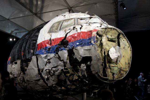 Πέντε χρόνια μετά την συντριβή, τα μεγάλα ερωτήματα για την πτήση MH17