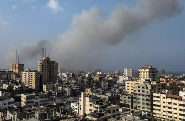 Αποκάλυψη CNN: Οι ΗΠΑ πίεσαν το Ισραήλ να καθυστερήσει την χερσαία επίθεση στη Γάζα – Εκρήξεις και σειρήνες ασθενοφόρων στο συνοριακό πέρασμα της Ράφα