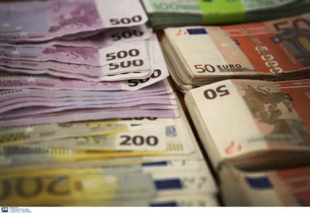 Ληστεία στην Αχαΐα: «Παπάς» με καλάσνικοφ άρπαξε 130.000 ευρώ από τράπεζα!