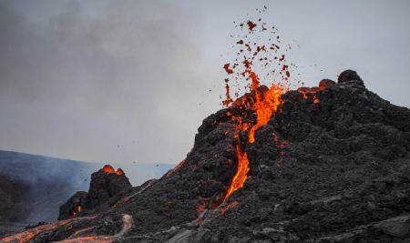 Ηφαίστειο στην Ισλανδία: Το «Plan B» των αρχών - Θα ψεκάσουν με νερό τη λάβα σε περίπτωση έκρηξης