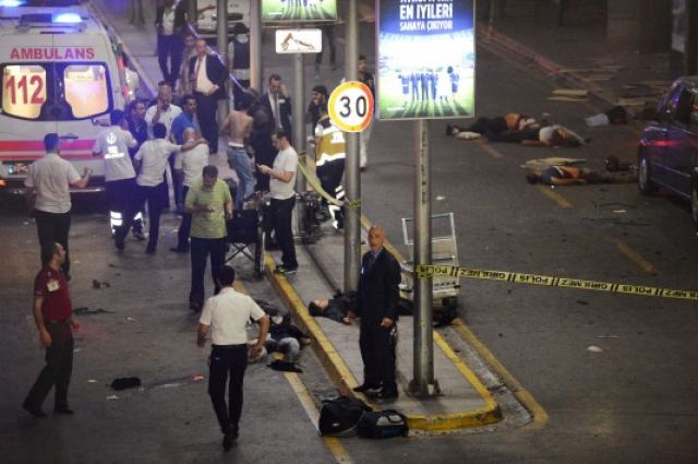 ΒΙΝΤΕΟ ντοκουμέντο από τη &quot;σφαγή&quot; στη Κωνσταντινούπολη - Ο πανικός του κόσμου και ο ήρωας αστυνομικός!