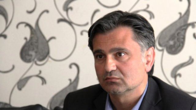 Αυτός είναι ο ανιψιός του ιδρυτή του PKK και βουλευτής των κούρδων που ζητάει ελληνικά νησιά και λέει προδότη τον Ερντογάν!