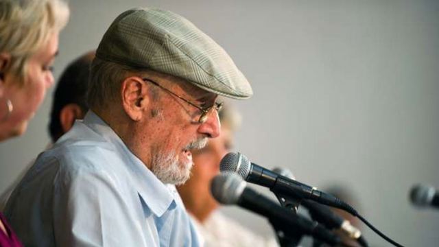 Κούβα: Πέθανε ο ποιητής Ρομπέρτο Φερνάντες Ρεταμάρ, συνεργάτης του Φιντέλ Κάστρο