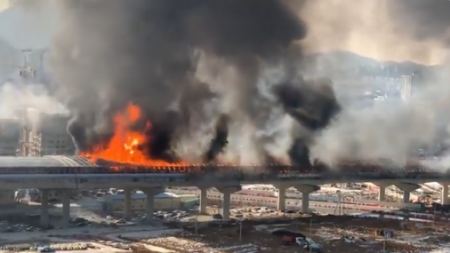 Νότια Κορέα: Φωτιά σε κλειστό αυτοκινητόδρομο – Πέντε νεκροί και δεκάδες τραυματίες