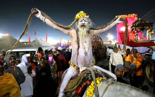 Το τεράστιο φεστιβάλ της Ινδίας με τα 120 εκατομμύρια προσκυνητές