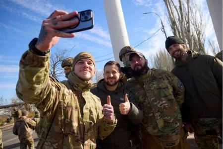 Ουκρανία – Ζελένσκι μετά τις πυραυλικές επιθέσεις: «Ο εχθρός δεν θα επιτύχει τον στόχο του»