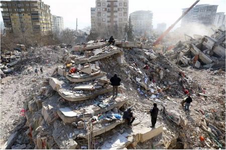 Σεισμός στην Τουρκία: Απίστευτες οι κακοτεχνίες που βγαίνουν στο φως – Πολυκατοικία «δανειζόταν» τον τοίχο διπλανής