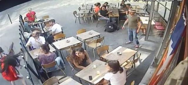 Σάλος στη Γαλλία: Παρενόχλησε νεαρή κοπέλα και επειδή του απάντησε την χαστούκισε! [βίντεο]