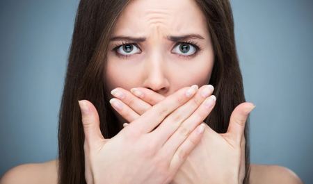 Τι μπορεί να σημαίνει η άσχημη αναπνοή - Πώς να αντιμετωπίσεις τη δυσοσμία του στόματος
