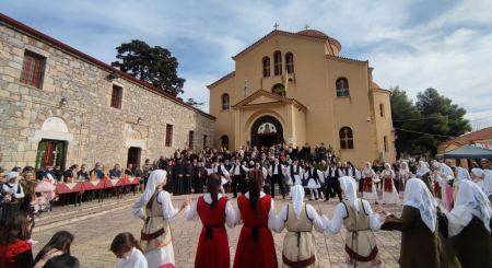 Ράχες: Με παραδοσιακούς χορούς γιόρτασαν τον Άγιο Χαράλαμπο