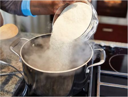 Πλένετε το ρύζι πριν το μαγείρεμα; Τι απαντούν επιστήμη και σεφ