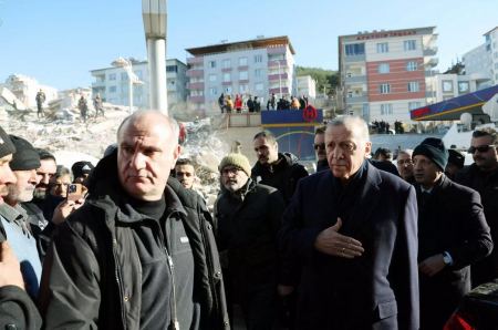 «Αδύνατο να είσαι προετοιμασμένος για τέτοια καταστροφή» δήλωσε ο Ερντογάν για τον σεισμό στην Τουρκία και... μπλόκαρε το Twitter