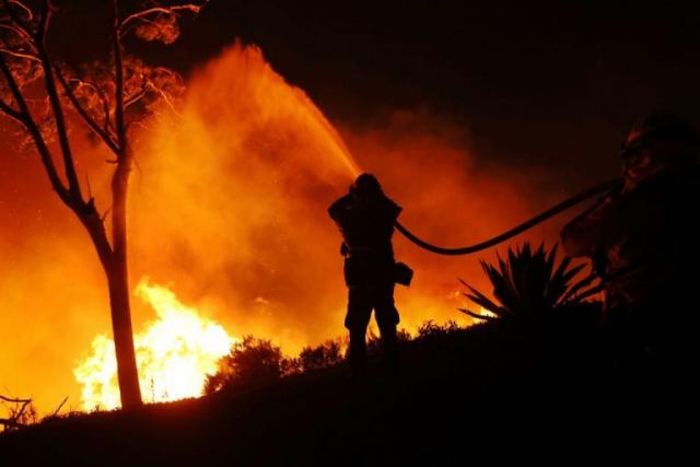 Καλιφόρνια: Η φωτιά συνεχίζει να κατακαίει τα πάντα στο πέρασμα της