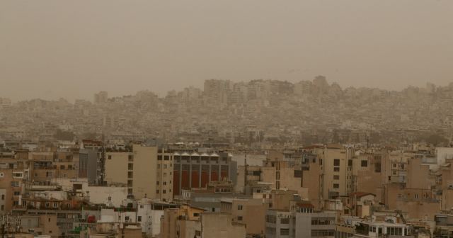 Καιρός: Σκόνη από τη Σαχάρα σκεπάζει και σήμερα τη χώρα – «Πιο πολύ βοηθάει η εισπνοή από τη μύτη», τι να προσέξουμε