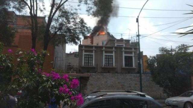 Σεισμός στο Μεξικό: Εγκλωβισμένοι πολίτες σε κτίρια που φλέγονται!