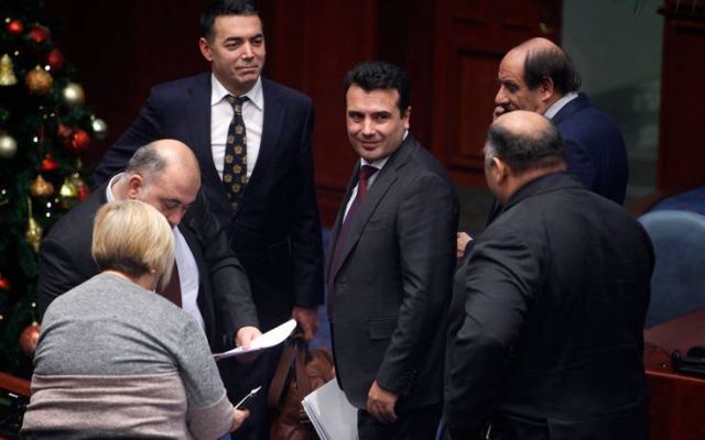 Δεν βρίσκει τους 80 ο Ζάεφ, συνεχίζεται σήμερα η συνεδρίαση της Βουλής της πΓΔΜ