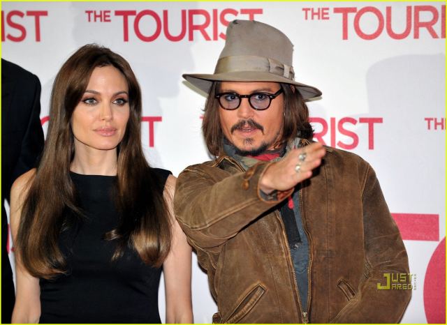 Φήμες ότι ο Johnny Depp «παρηγορεί» την Αντζελίνα Τζολί μετά το διαζύγιο