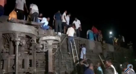 Τραγωδία στην Ινδία: Επιβατικό τρένο συγκρούστηκε με εμπορικό - Τουλάχιστον 50 νεκροί και 300 τραυματίες