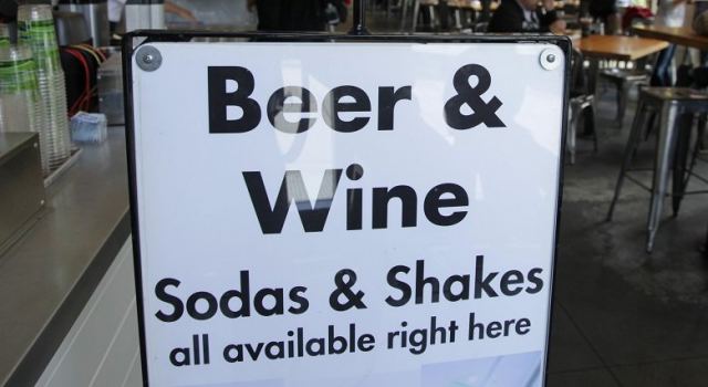 Μπύρα και κρασί: Τι λένε οι επιστήμονες για το συνδυασμό των δυο ποτών