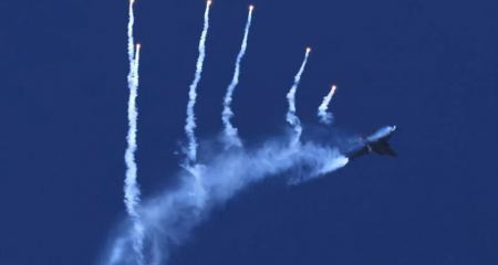 Λάρισα: «Κόβουν» την ανάσα οι εντυπωσιακές πτήσεις της ομάδας «Ζευς» της Πολεμικής Αεροπορίας (ΦΩΤΟ - ΒΙΝΤΕΟ)