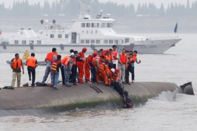 Κίνα: Έφτασαν τους 65 οι νεκροί του ναυαγίου