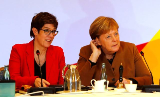 Γερμανία: Μετά την Μέρκελ… το χάος – Ακατάλληλη κρίνεται για καγκελάριος η νέα αρχηγός του CDU