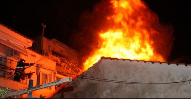 Λαμία: Συναγερμός για φωτιά σε σπίτι