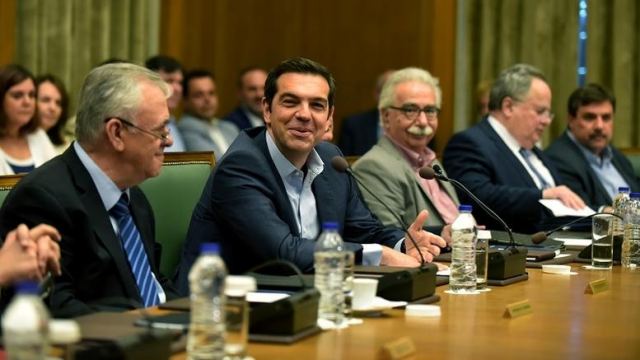Μύθοι και αλήθειες για το χρέος: Τι (δεν) είπε ο Τσίπρας στο υπουργικό