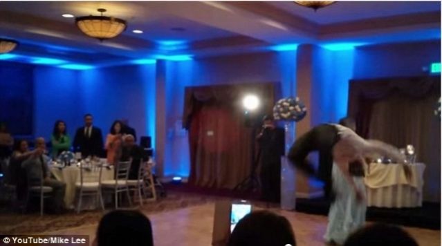 Έβγαλε νοκ άουτ τη γυναίκα του στον πρώτο τους χορό!