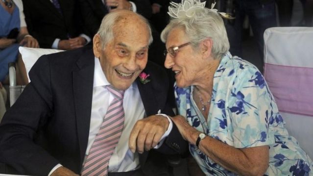 Εκείνος 103, εκείνη 91, μόλις παντρεύτηκαν και μπήκαν στο βιβλίο Γκίνες!