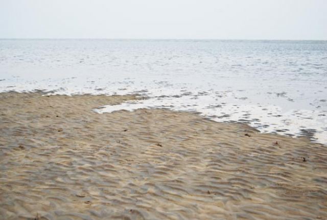 Ασυνήθιστη παραλία όπου η θάλασσα… εξαφανίζεται!