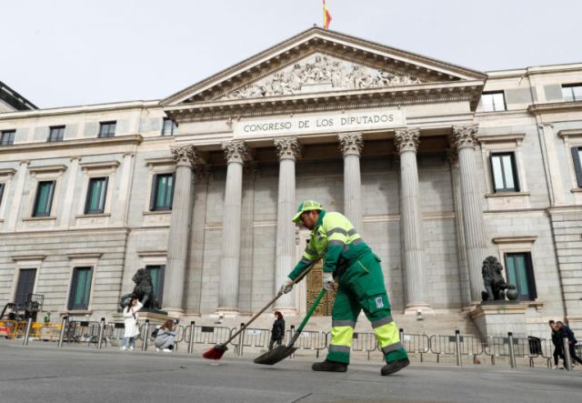 Οργή λαού στην Ισπανία! Δικαστήριο έκρινε νόμιμη απόλυση λόγω αναρρωτικής άδειας