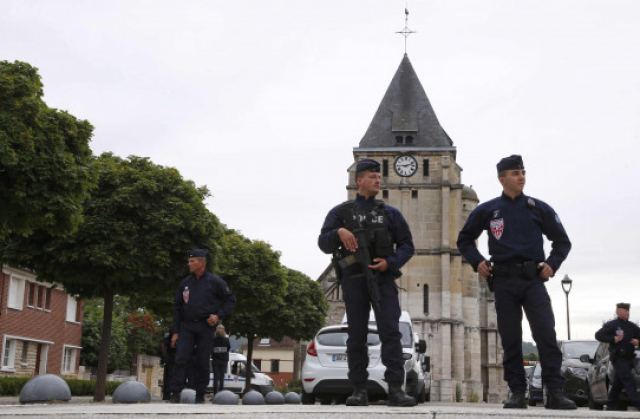 Συνελήφθη στην Ελβετία 17χρονος - Είχε προσπαθήσει να ταξιδέψει για την Συρία μαζί με έναν εκ των σφαγέων του ιερέα στη Γαλλία
