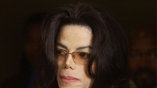 Καθαρίστρια του Μάικλ Τζάκσον: Απειλούσαν να με σκοτώσουν αν αποκάλυπτα δημόσια ότι ήταν παιδόφιλος!