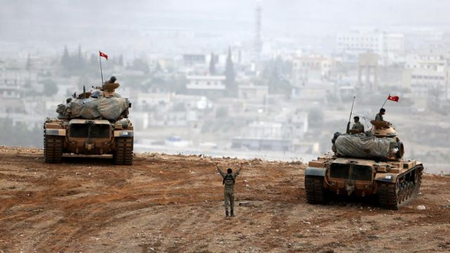 Ο τουρκικός στρατός επιχειρεί κατά του ISIS στα σύνορα με τη Συρία