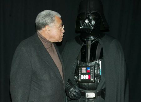 Star Wars: Μετά από 45 χρόνια ο Τζέιμς Ερλ Τζόουνς «εγκαταλείπει» τον Darth Vader