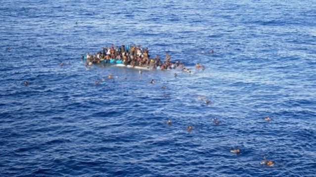 Δεκάδες πρόσφυγες νεκροί στα ανοικτά της Λιβύης από νέο ναυάγιο
