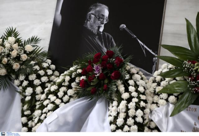 Θάνος Μικρούτσικος: Συγκίνηση στην κηδεία του [Pics, video]