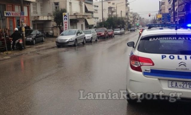 Λαμία: Αυτοκίνητο παρέσυρε πεζό μέσα στην πόλη