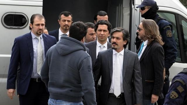 Τη βοήθεια της Interpol για την έκδοση των «8» ζητά η Τουρκία