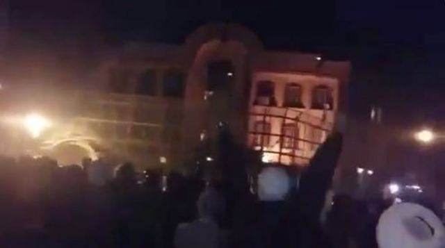 Τεχεράνη: Σοβαρά επεισόδια έξω από την πρεσβεία της Σαουδικής Αραβίας