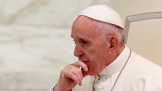 Πάπας Φραγκίσκος: «Εκτός κλήρου οι ομοφυλόφιλοι»