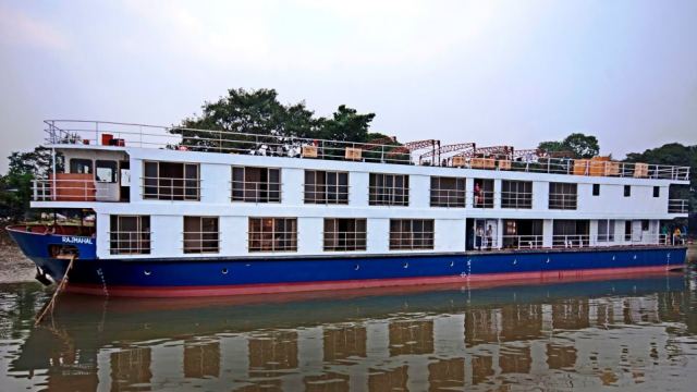 Ινδία: 40 αγνοούμενοι από την ανατροπή ποταμόπλοιου που πήγαινε σε γάμο