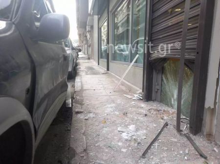 Έκρηξη βόμβας σε τράπεζα στο κέντρο της Αθήνας