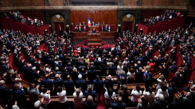 Γαλλία: Κανείς συγγενής σε γραφείο υπουργού &amp; βουλευτή με νόμο