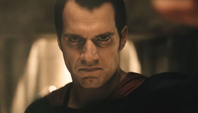 Ο Σούπερμαν βγάζει τη μάσκα του Batman στο teaser του νέου τρέιλερ του «Batman v Superman: Dawn of Justice»