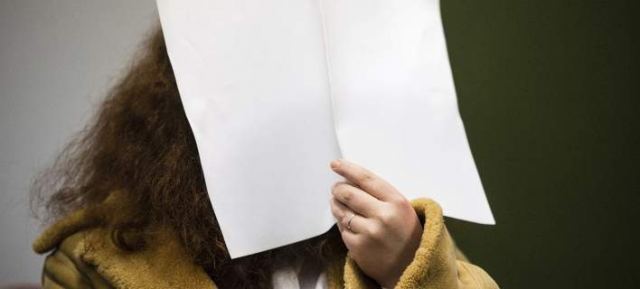 Αρχισε στο Μόναχο η δίκη 32χρονης που σκότωσε πάνω στο σεξ τον φίλο της με δισκοπρίονο