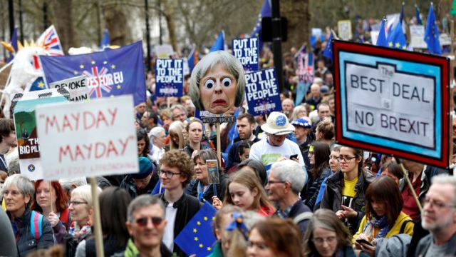 Λονδίνο:Εκατοντάδες χιλιάδες στο δρόμο ζητούν νέο δημοψήφισμα για το Brexit