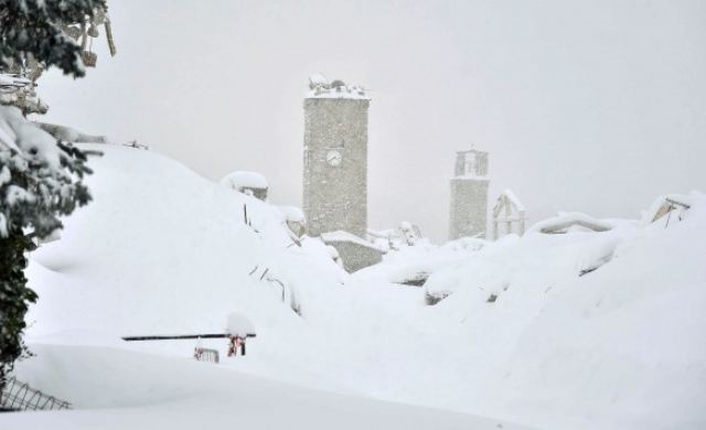 Ιταλία: Χιονοστιβάδα παρέσυρε ξενοδοχείο! Φόβοι για νεκρούς